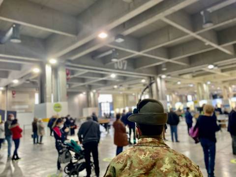 Gli Alpini al polo vaccinale della Fiera a Bolzano Sud